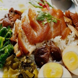 อารยา เปาะเปี๊ยะทอด ตลาดนัดเลียบตคลองสำโรง