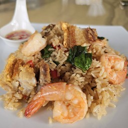 กะเพราหมูกรอบ + กุ้ง ผัดคลุกข้าว