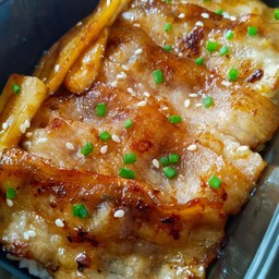 ข้าวสามชั้นสไลด์ย่างซอสเทอริยากิ L