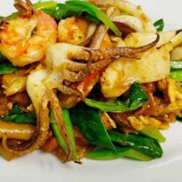 เส้นใหญ่ผัดซี้อิ้วทะเล