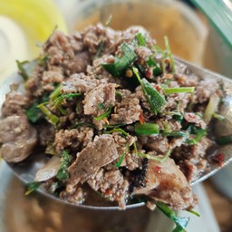 ก้อยเนื้อคั่วไม่ขม