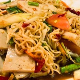 ส้มตำมาม่าปูปลาร้า(หมูยอ+กะหล่ำลวก)