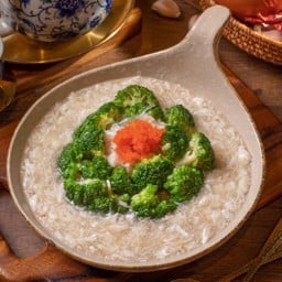 M18. ผัดบล็อคโคลี่ปู