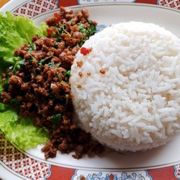 ข้าวกะเพราเนื้อ