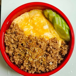 ข้าวหมูสับกระเทียมไข่ข้น