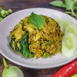 ข้าวผัดเขียวหวานแห้ง