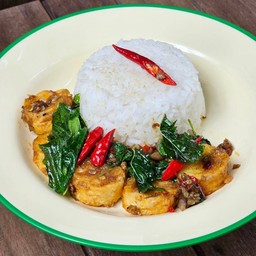 ข้าวเต้าหู้ไข่กระเพรากรอบ