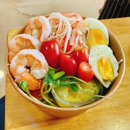สลัดรวมกุ้ง,ไข่,ปูอัด