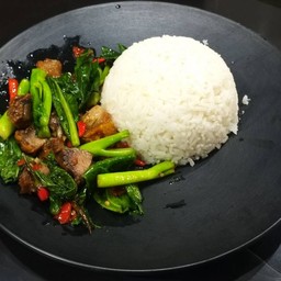 ข้าวราด คะน้าหมูกรอบ