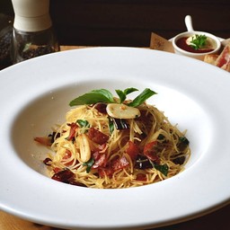 สปาเกตตี้พริกแห้งเบค่อน