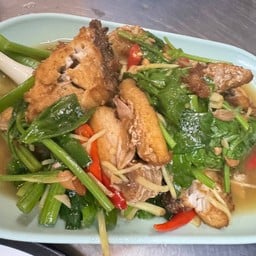 เนื้ิอปลากระพงผัดคื่นไช้กับข้าว