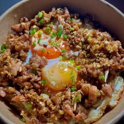 ข้าวไข่ดาวหมูสับกระเทียม
