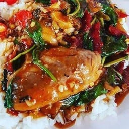 ข้าวกะเพราปลากระป๋อง