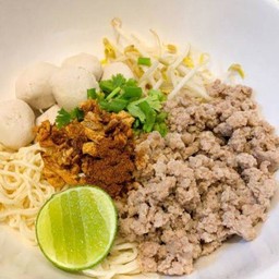 ก๋วยเตี๋ยวแห้ง ลูกชิ้นหมูสับ