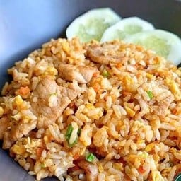 ข้าวผัดหมูชิ้น(หมูนุ่ม)