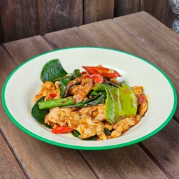 ผัดพริกแกงไก่