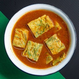 แกงส้มชะอมไข่