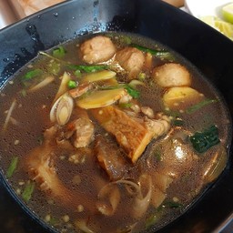 เกาเหลาเนื้อเปื่อยต้มยำรวม