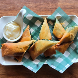 ปอเปี๊ยะผักโขมชีส