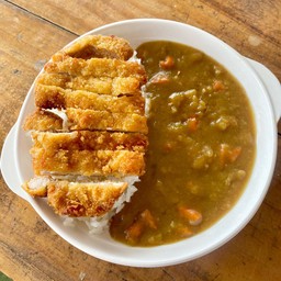 ข้าวหน้าหมูทอดแกงกะหรี่