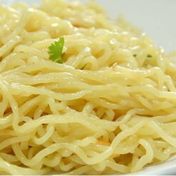 เส้นคลุกน้ำมันกระเทียม รสเด็ด