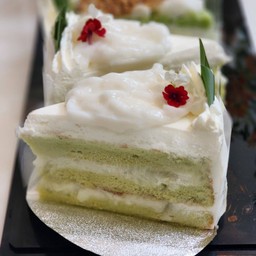 เค้กชิฟฟอนใบเตยซอสมะพร้าว