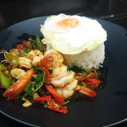 ข้าวราด ผัดกระเพรา