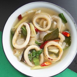 ต้มยำปลาหมึกน้ำใส