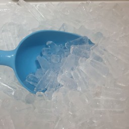 น้ำแข็งเปล่าหลอดเล็ก (ใส่แก้วใหญ่)