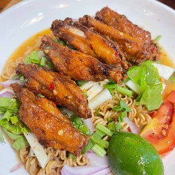 ยำมาม่า ไก่ทอด