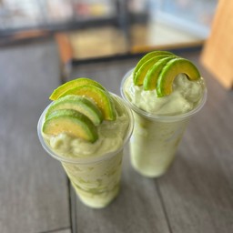 อะโวคาโดปั่นนมสดน้ำผึ้ง