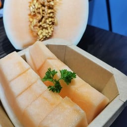 Simply greek yogurt & fruit กรีกโยเกิร์ต และผลไม้ ทองหล่อ