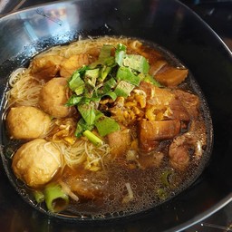 ก๋วยเตี๋ยวเนื้อเปื่อยรวม