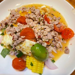 ยำไข่ดาวไข่แดงหมูสับ