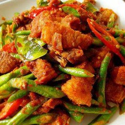 ผัดพริกแกงเป็นกับข้าว