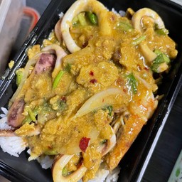 ข้าวผงกะหรี่ทะเล