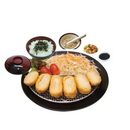 ชุดหมูทอดชุบเกล็ดขนมปังสอดใส้ชีส(TK44)