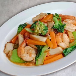 ผัดผักรวมมิตรกุ้งสด