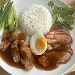 ข้าวหมูแดงหมูกรอบ