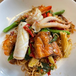 มาม่าผัดขี้เมาทะเล