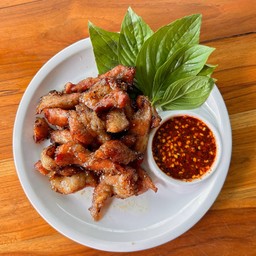 คอหมูย่างคลุกฝุ่น