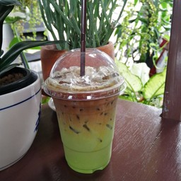 เสือลายพราง(ชาเขียวนมราดด้วยช็อตเอสเพรสโซ่)