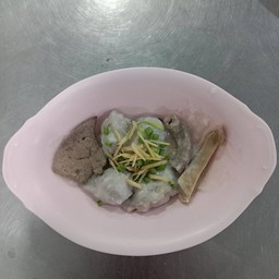 เกาเหลาแห้งหมูสับและเครื่องใน