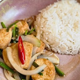 ข้าวราดผัดเต้าหู้