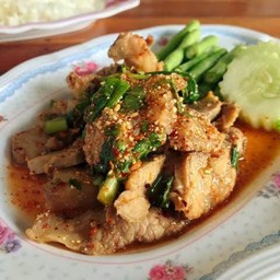 ยำคอหมูย่าง