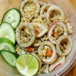 ข้าวผัดปลาหมึก
