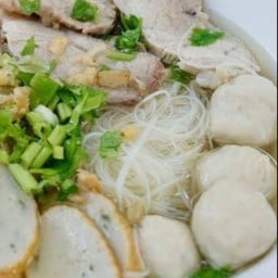 ก๋วยเตี๋ยวนอกหม้อ(ข้าวกะเพราในซอย-วังขวา)