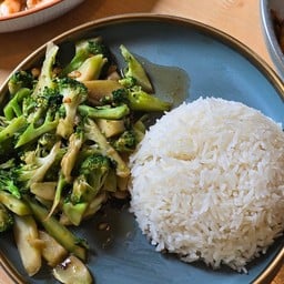 ข้าวราดผัดบล็อคโคลี่