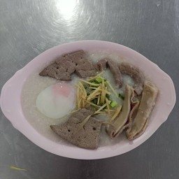 โจ๊กเครื่องในอย่างเดียวใส่ไข่ไก่ไม่ใส่หมูสับ