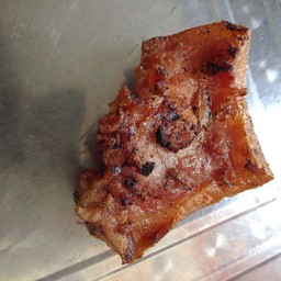 หูหมูย่าง.หน้ากากหมูย่าง